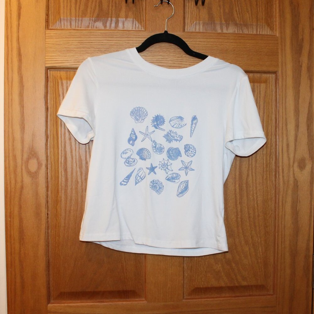 Juniors Medium Seashell Print T-Shirt - by Shein